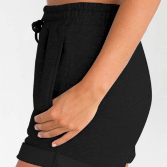 BLACK TIE WAIST SIDE POCKETS CUFFED LOUNGE SHORTS - Picture 3 of 6